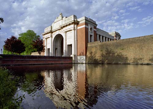 MENIN GATE, YPRES, BELGIUM. OVER 54,000 NAMES OF SOLDIERS WHO HAVE NO KNOWN FINAL RESTING PLACE ARE ENGRAVED ON THE WALLS OF THE MEMORIAL. EUROPE. THE WW1-1914-1918 CEMETERIES AND MEMORIALS MAINTAINED BY THE COMMONWEALTH WAR GRAVES COMMISSION. COPYRIGHT PHOTOGRAPH BY BRIAN HARRIS  © 2006 0044(0)7808-579804-brianharrisphoto@ntlworld.com OR brian@brianharrisphotographer.co.uk